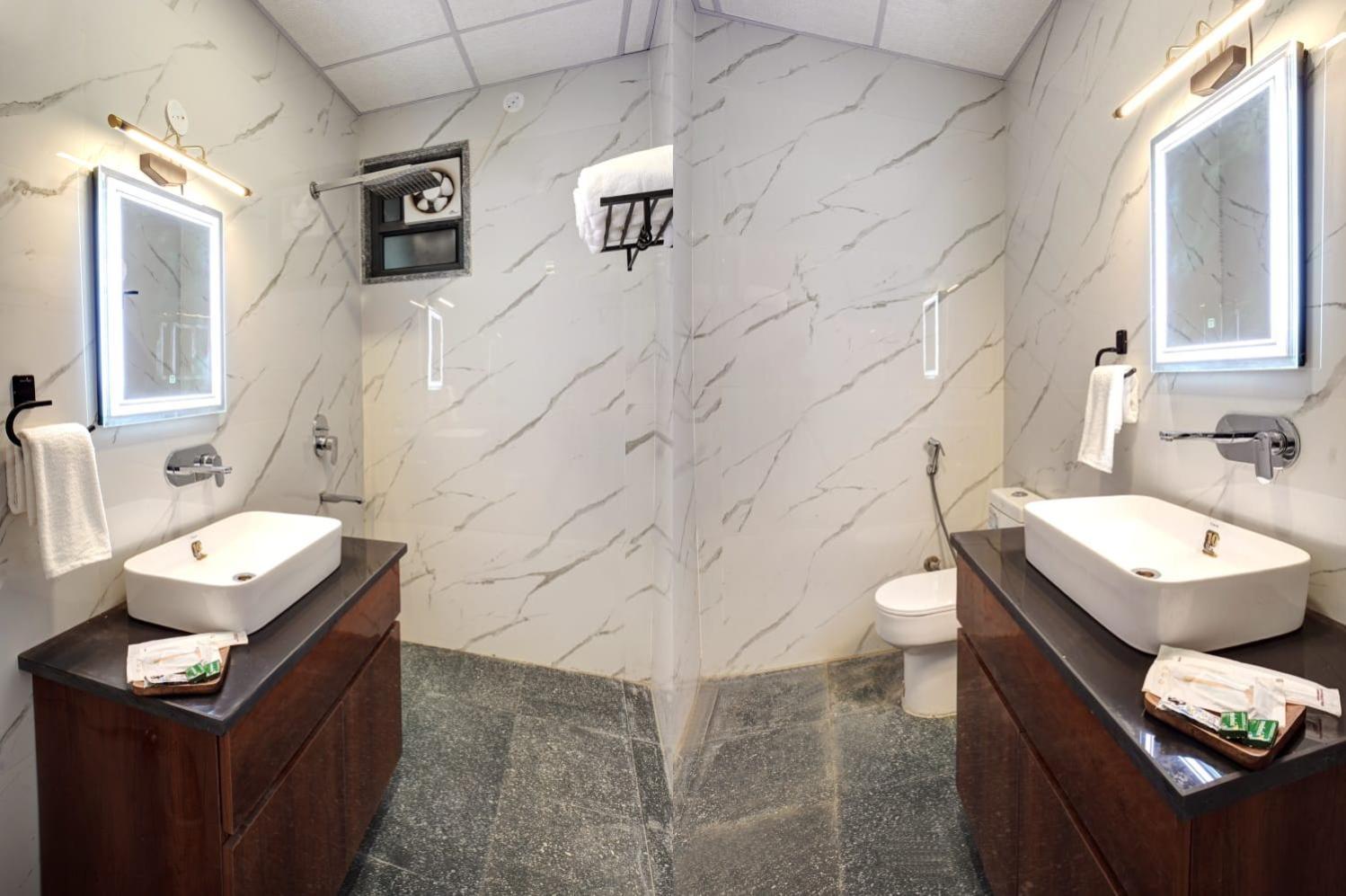 Hotel Elite Grand Near Kailash Hospital Нойда Екстер'єр фото