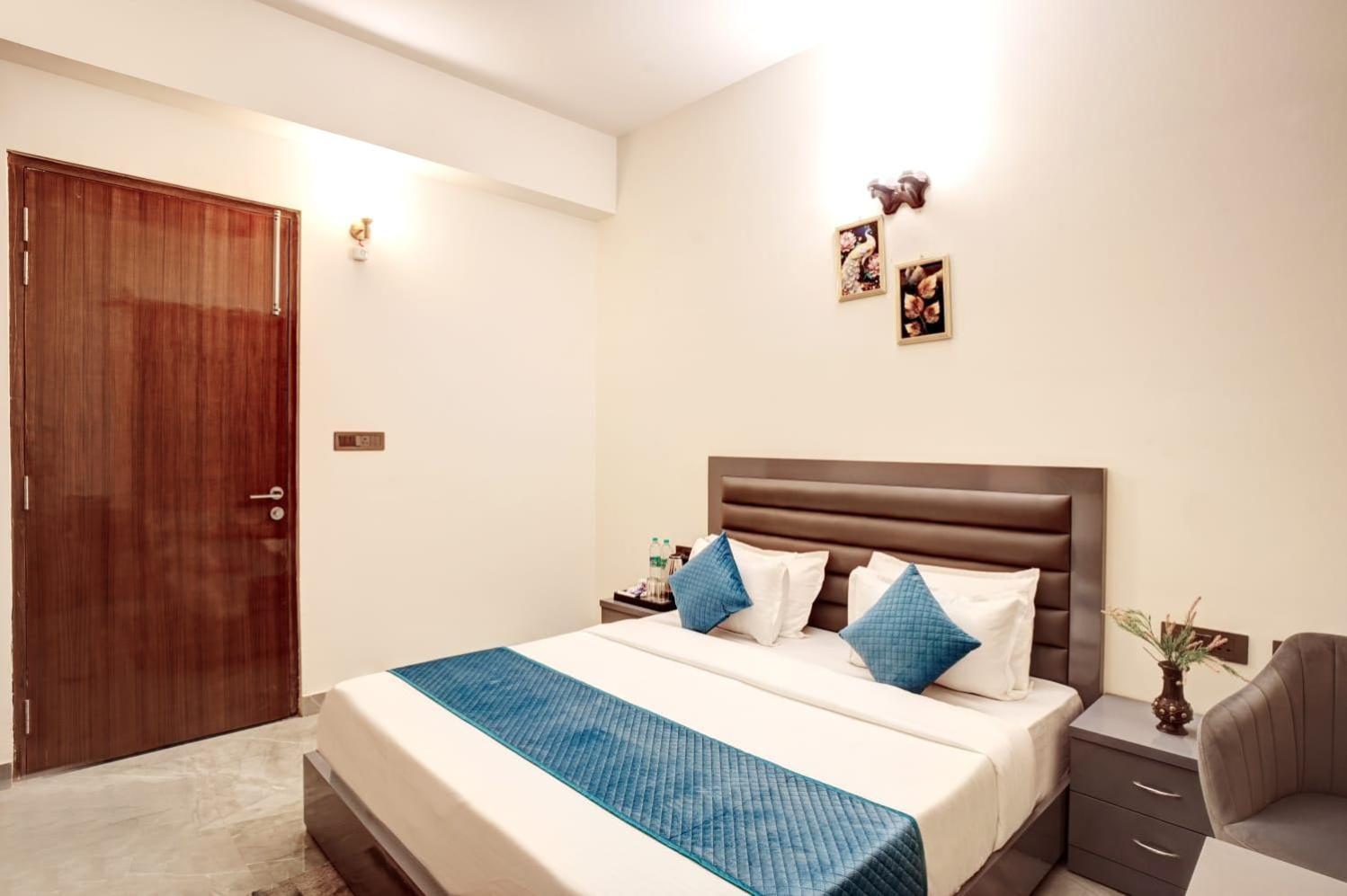 Hotel Elite Grand Near Kailash Hospital Нойда Екстер'єр фото