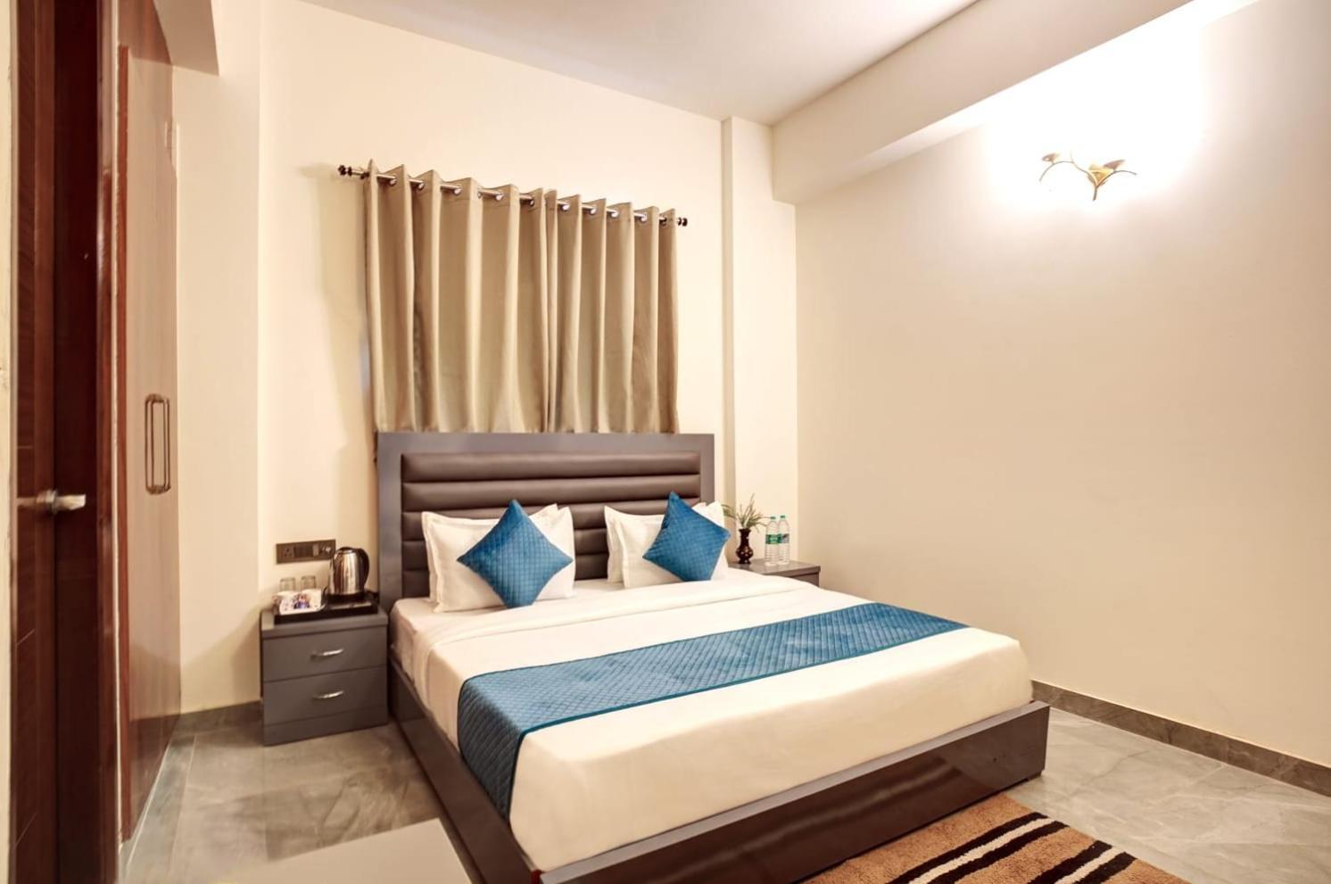 Hotel Elite Grand Near Kailash Hospital Нойда Екстер'єр фото