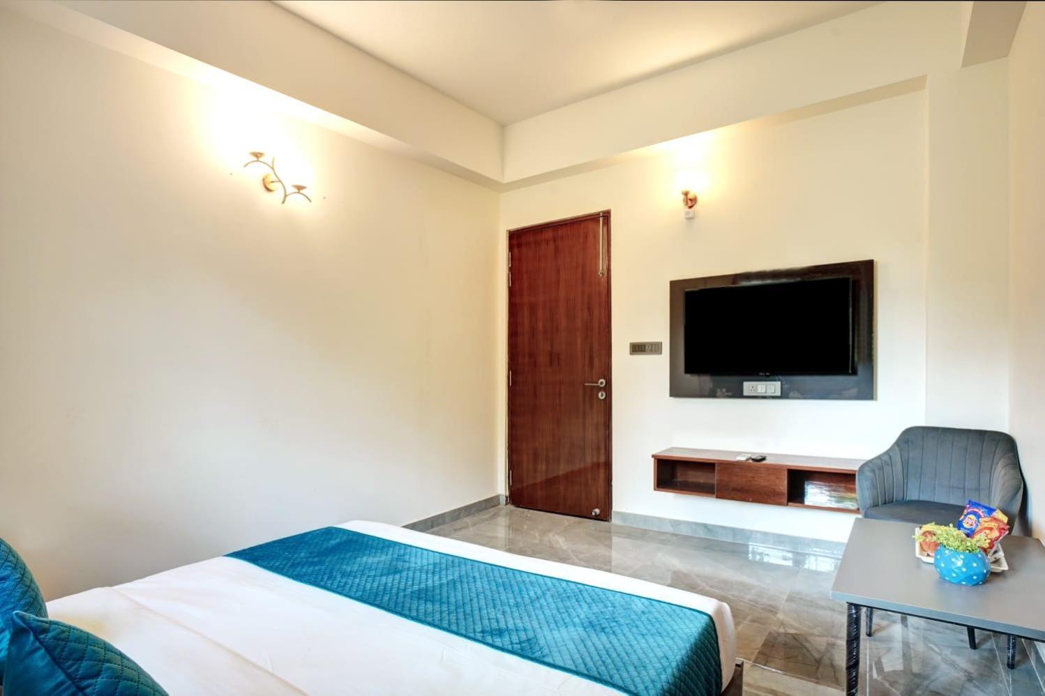 Hotel Elite Grand Near Kailash Hospital Нойда Екстер'єр фото