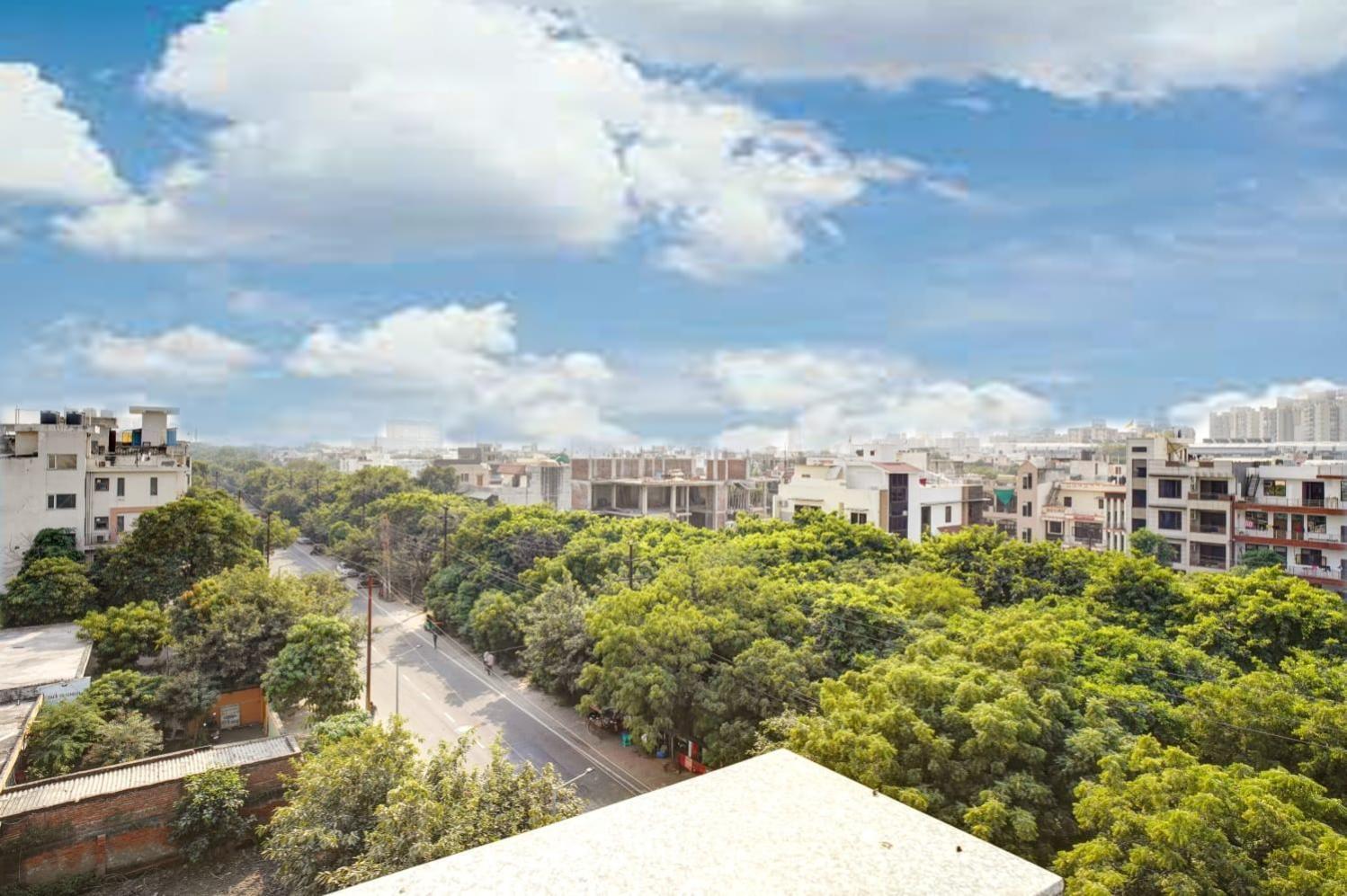 Hotel Elite Grand Near Kailash Hospital Нойда Екстер'єр фото