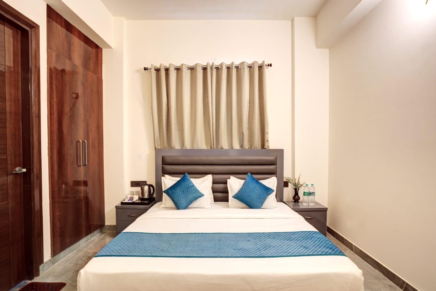 Hotel Elite Grand Near Kailash Hospital Нойда Екстер'єр фото