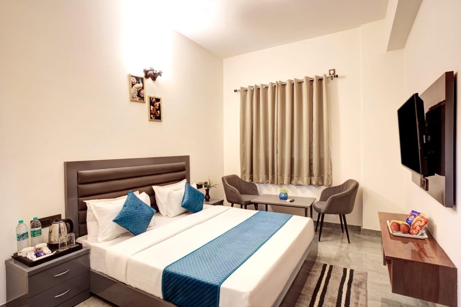 Hotel Elite Grand Near Kailash Hospital Нойда Екстер'єр фото