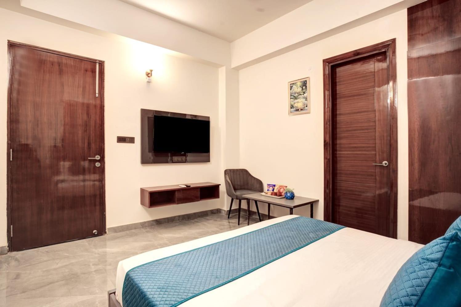 Hotel Elite Grand Near Kailash Hospital Нойда Екстер'єр фото