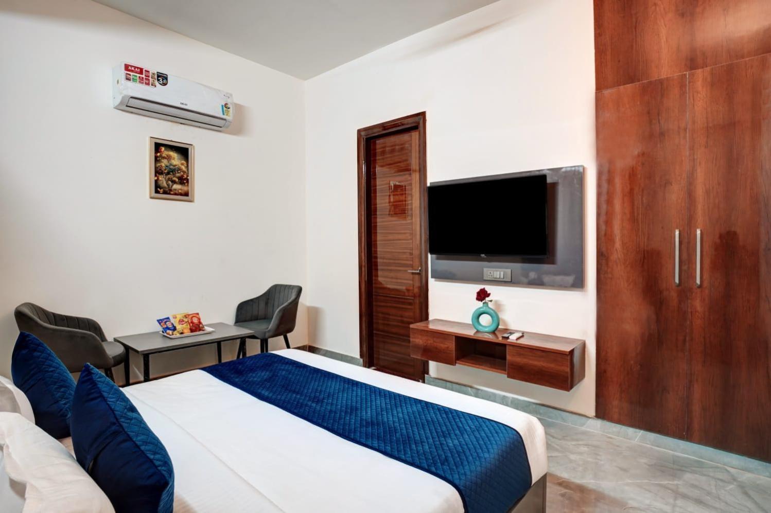 Hotel Elite Grand Near Kailash Hospital Нойда Екстер'єр фото