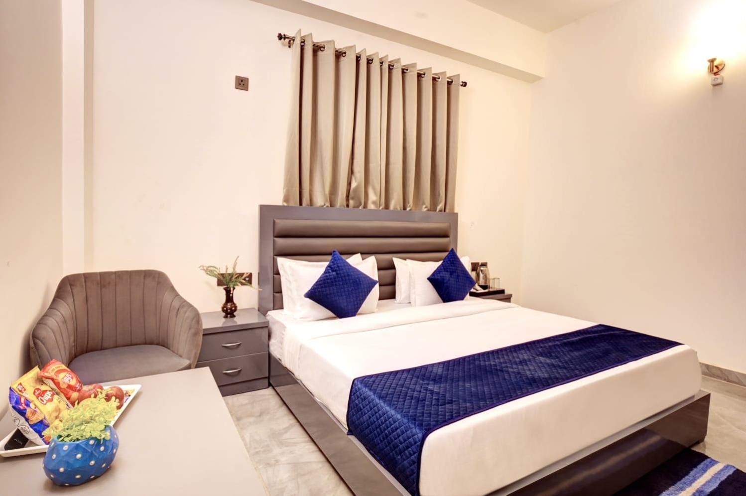 Hotel Elite Grand Near Kailash Hospital Нойда Екстер'єр фото