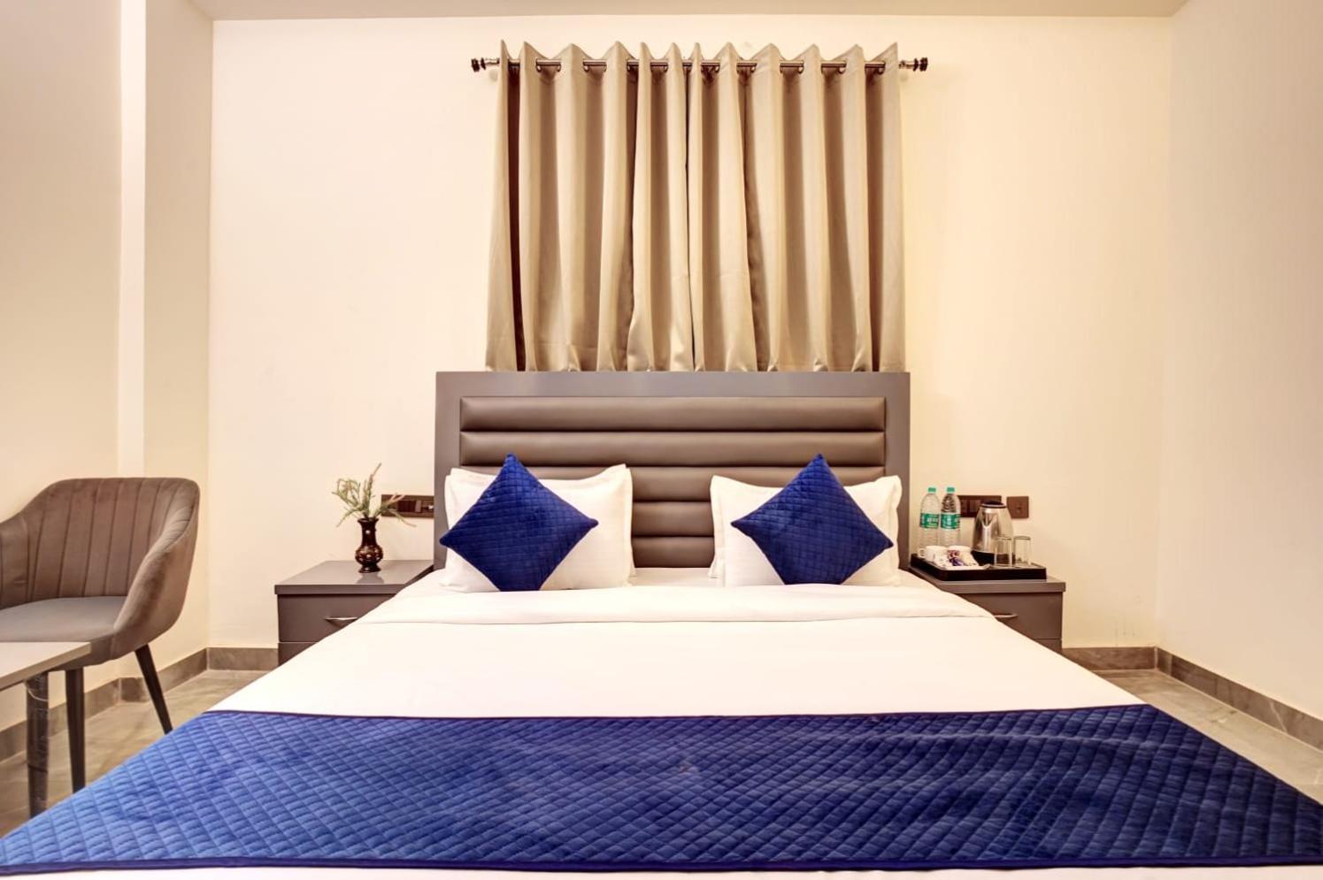 Hotel Elite Grand Near Kailash Hospital Нойда Екстер'єр фото